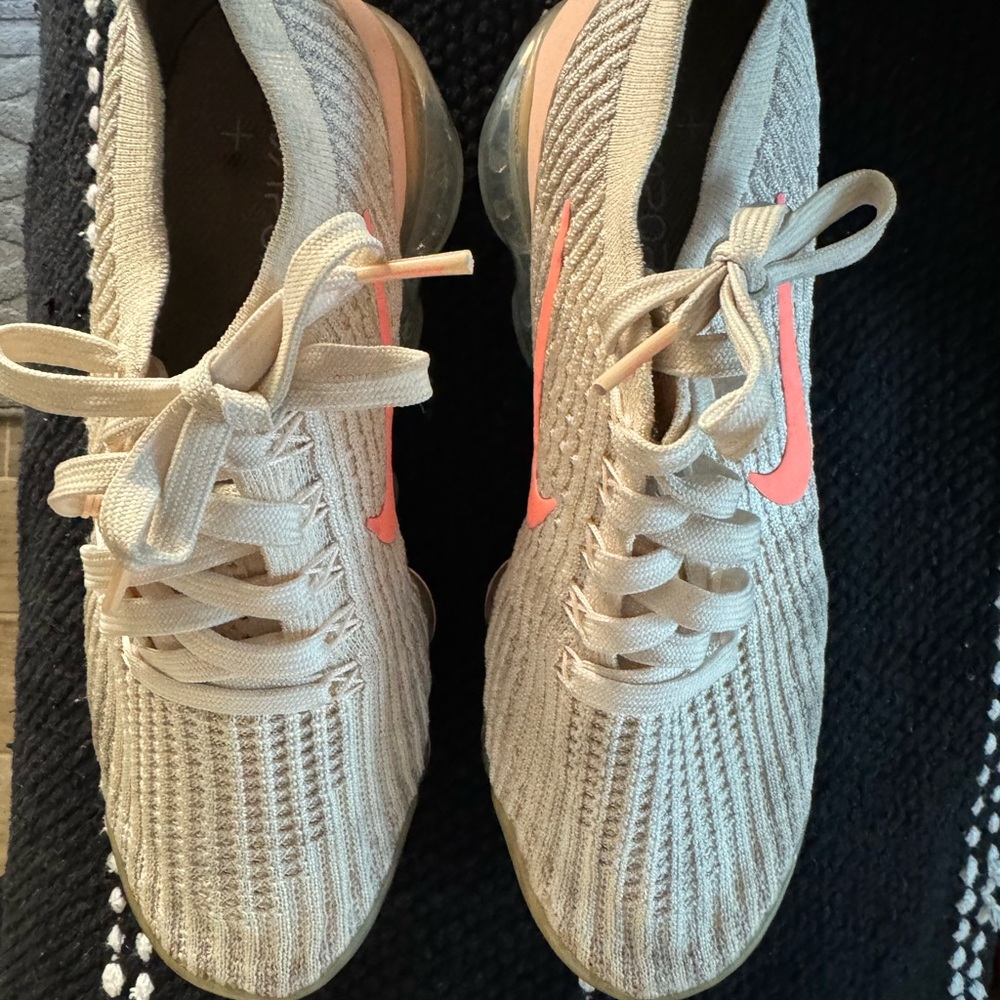 Women’s sneakers